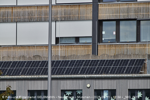 Achitektur_im_Plettzentrum_die Holzverkleidung_an_der_Fassade__MG_5017.jpg